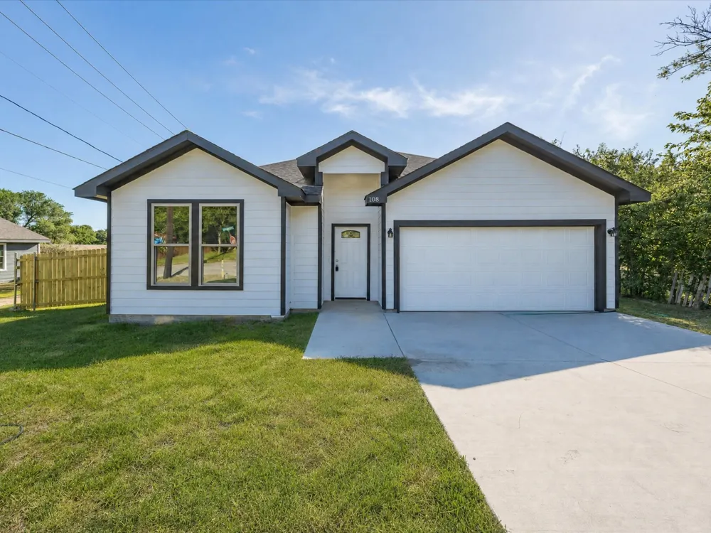 108 Couch Street Italy, TX 76651