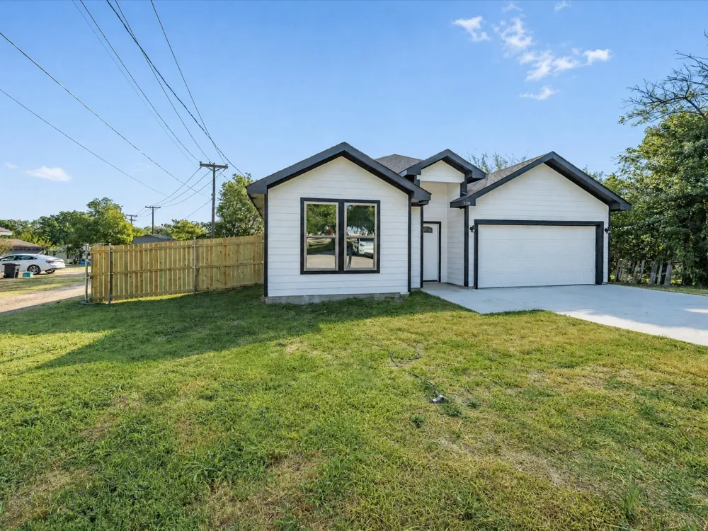 108 Couch Street Italy, TX 76651