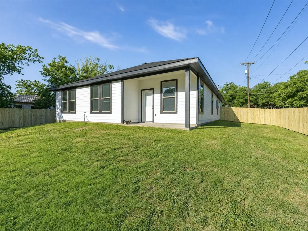 108 Couch Street Italy, TX 76651