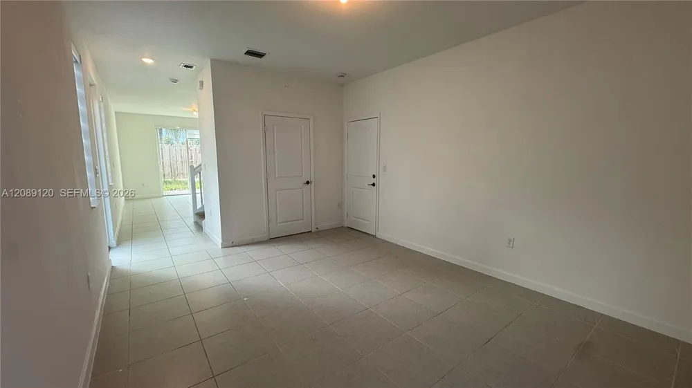 679 SE 13th St Cir Homestead, FL 33034