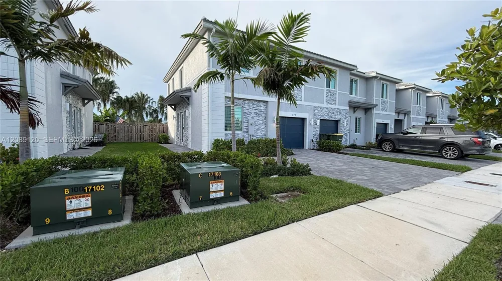 679 SE 13th St Cir Homestead, FL 33034