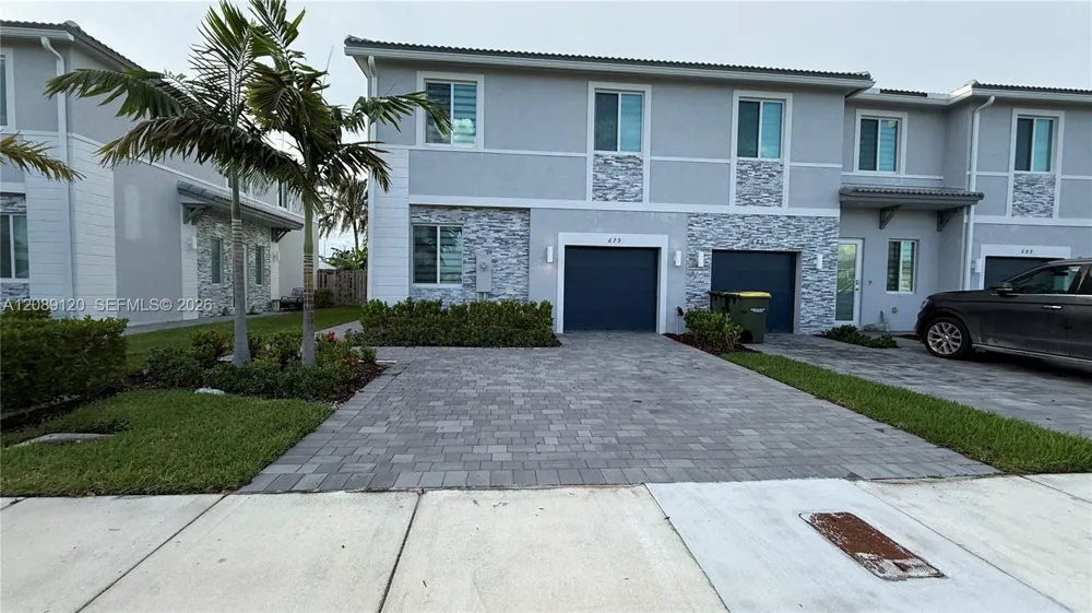 679 SE 13th St Cir Homestead, FL 33034