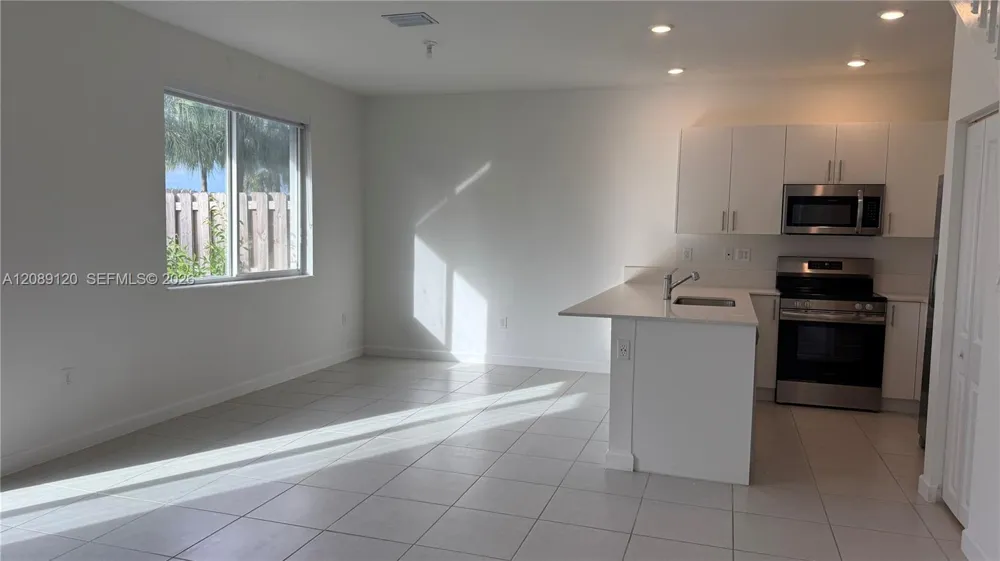 679 SE 13th St Cir Homestead, FL 33034