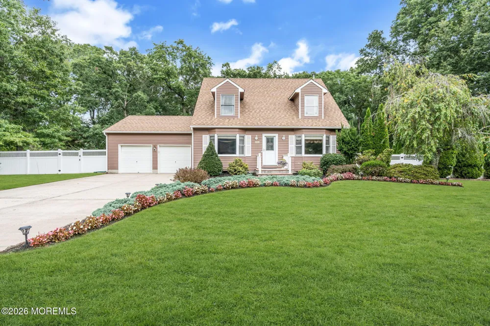 191 Edgemere Court Toms River, NJ 08755