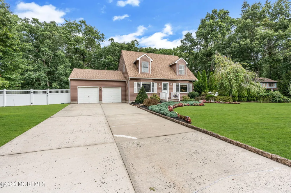 191 Edgemere Court Toms River, NJ 08755