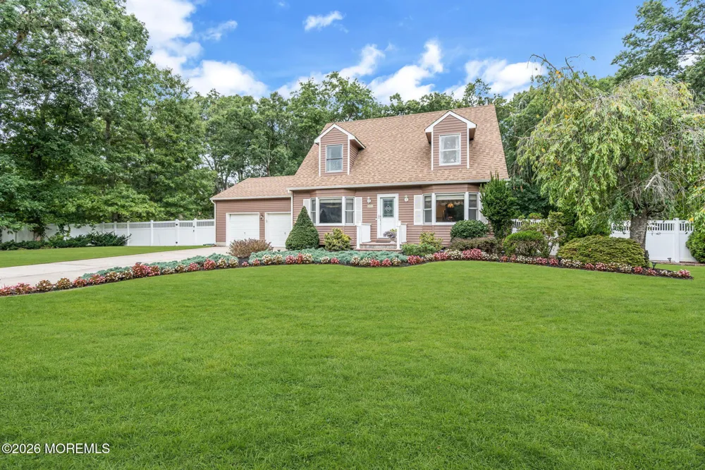 191 Edgemere Court Toms River, NJ 08755