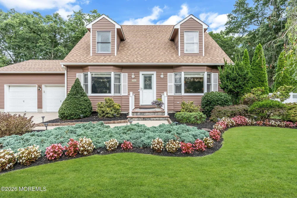191 Edgemere Court Toms River, NJ 08755