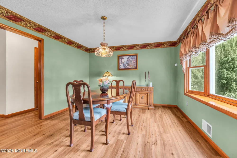 191 Edgemere Court Toms River, NJ 08755
