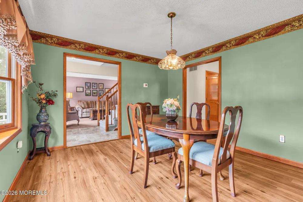 191 Edgemere Court Toms River, NJ 08755