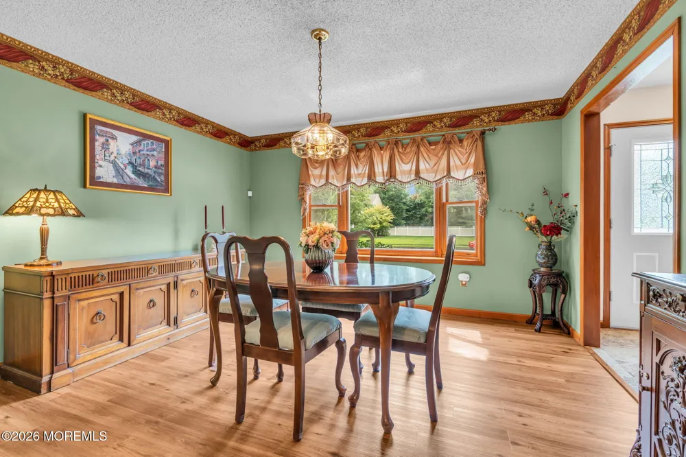 191 Edgemere Court Toms River, NJ 08755