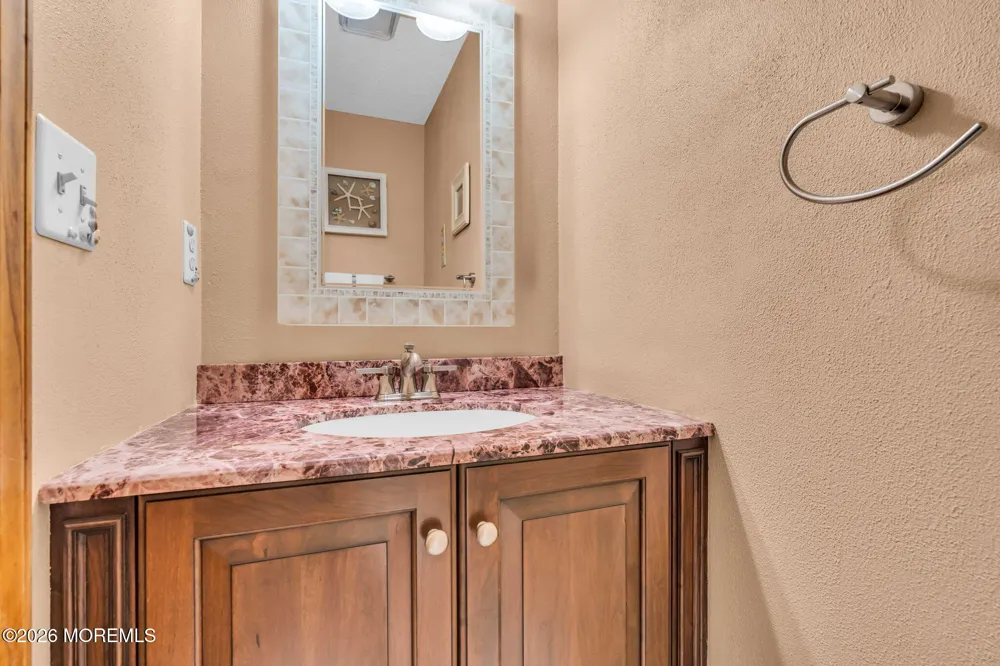 191 Edgemere Court Toms River, NJ 08755