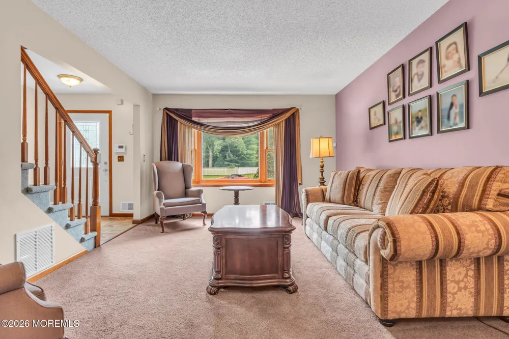 191 Edgemere Court Toms River, NJ 08755