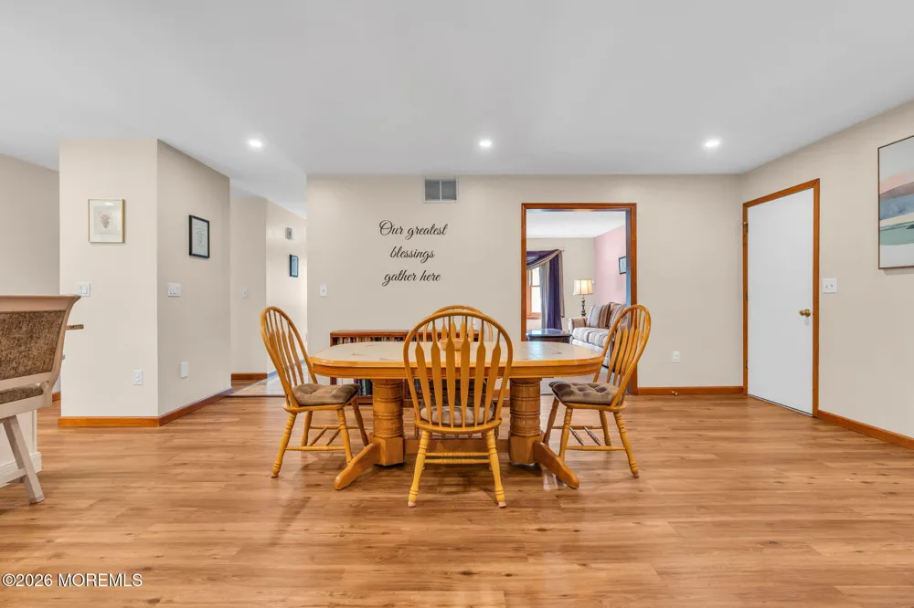 191 Edgemere Court Toms River, NJ 08755