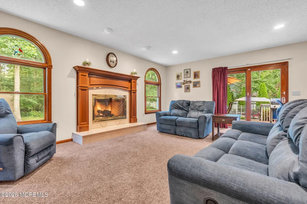 191 Edgemere Court Toms River, NJ 08755