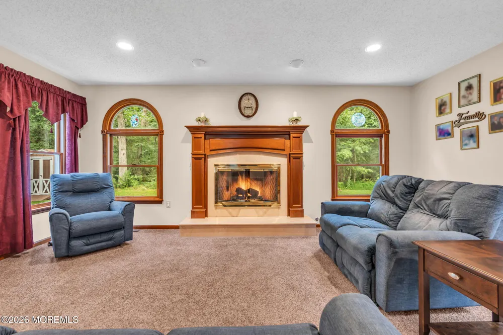 191 Edgemere Court Toms River, NJ 08755