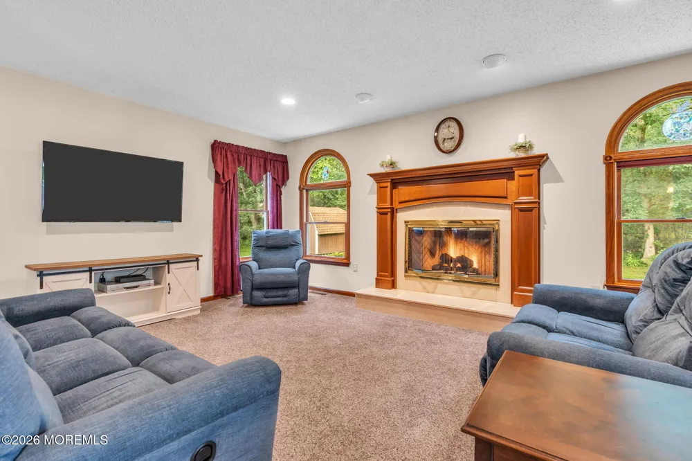 191 Edgemere Court Toms River, NJ 08755