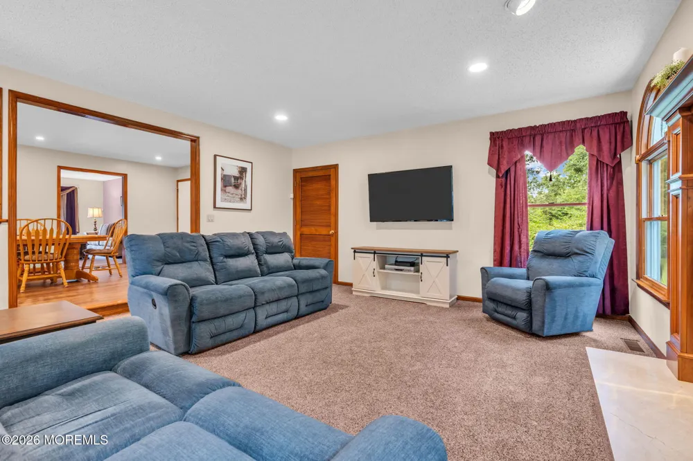 191 Edgemere Court Toms River, NJ 08755