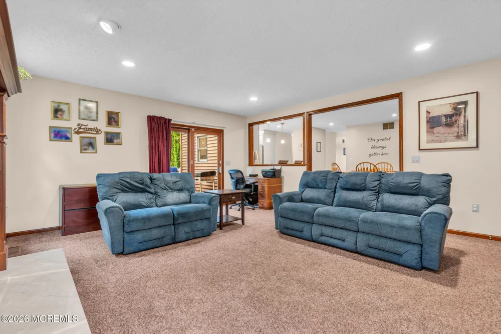 191 Edgemere Court Toms River, NJ 08755