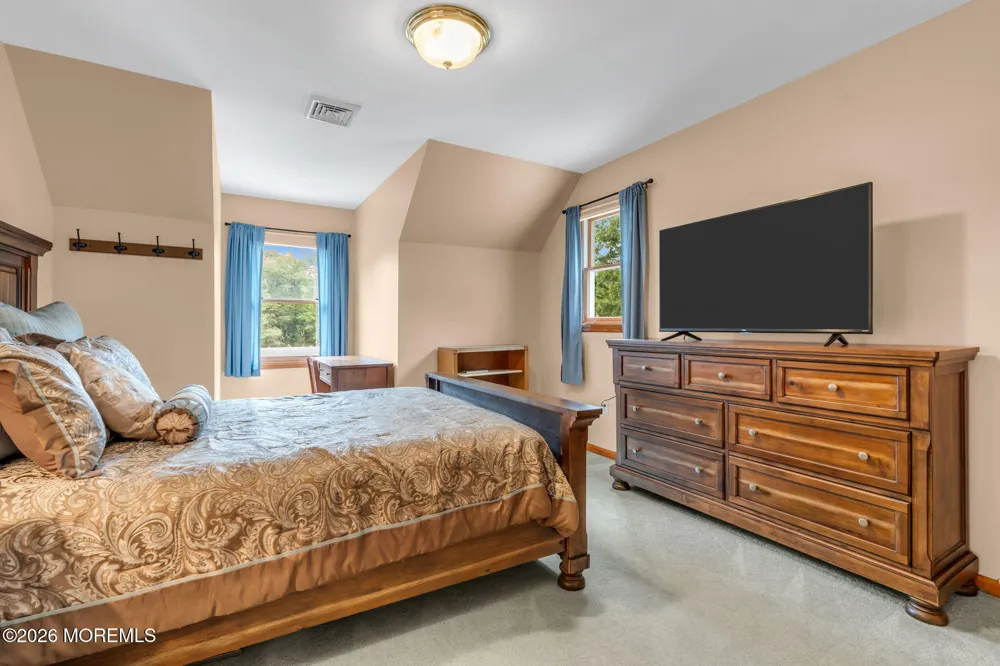 191 Edgemere Court Toms River, NJ 08755