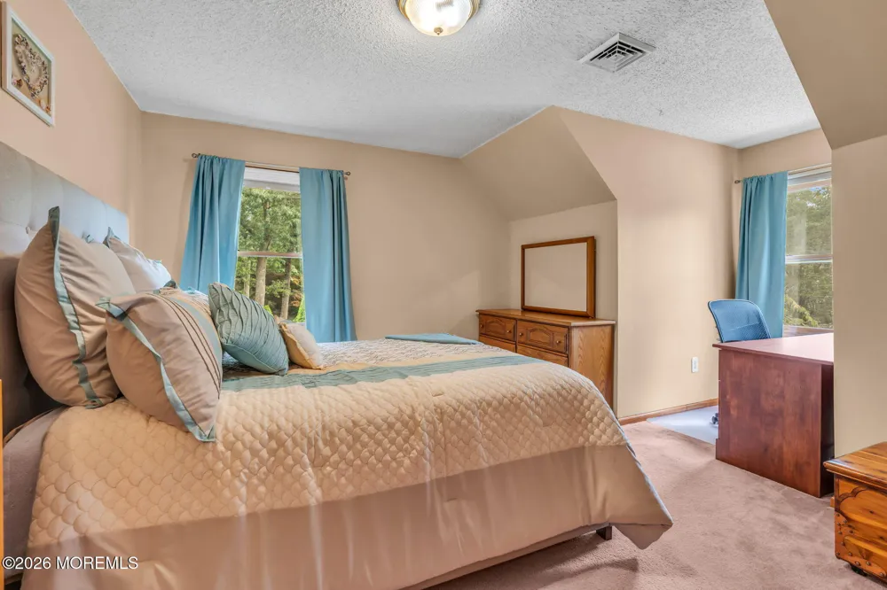 191 Edgemere Court Toms River, NJ 08755