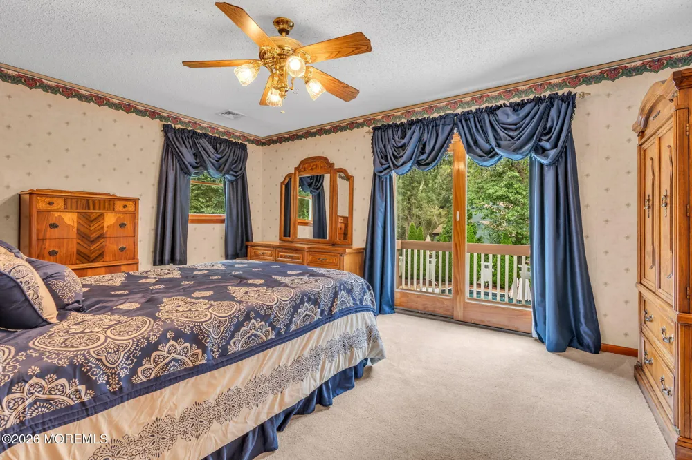 191 Edgemere Court Toms River, NJ 08755