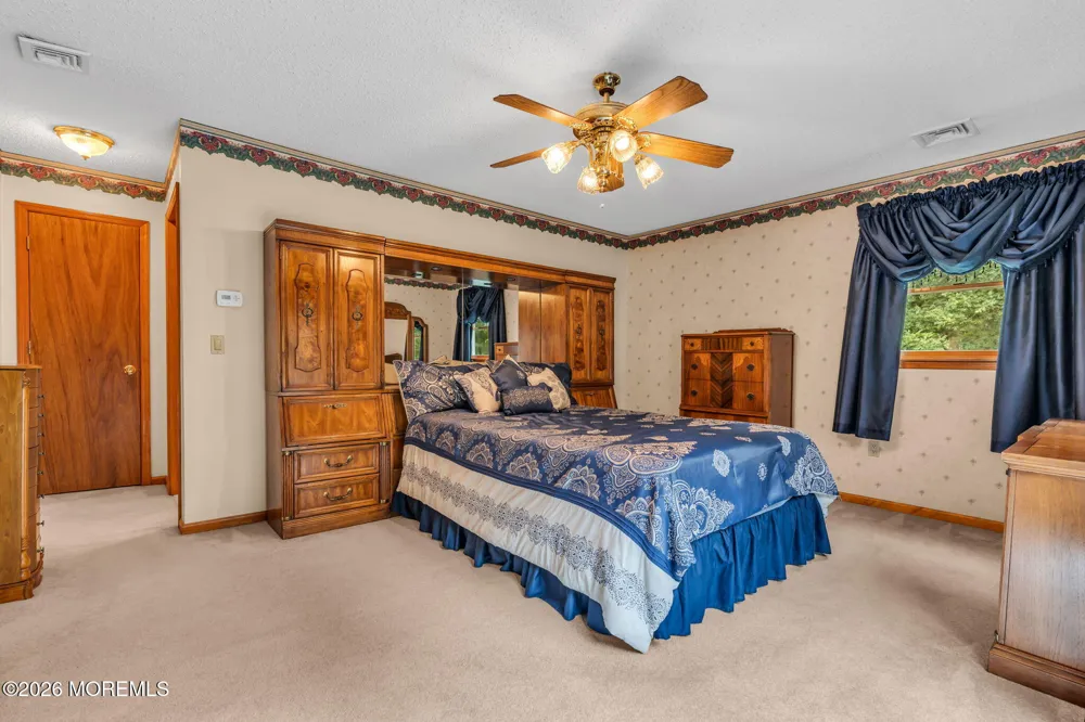 191 Edgemere Court Toms River, NJ 08755