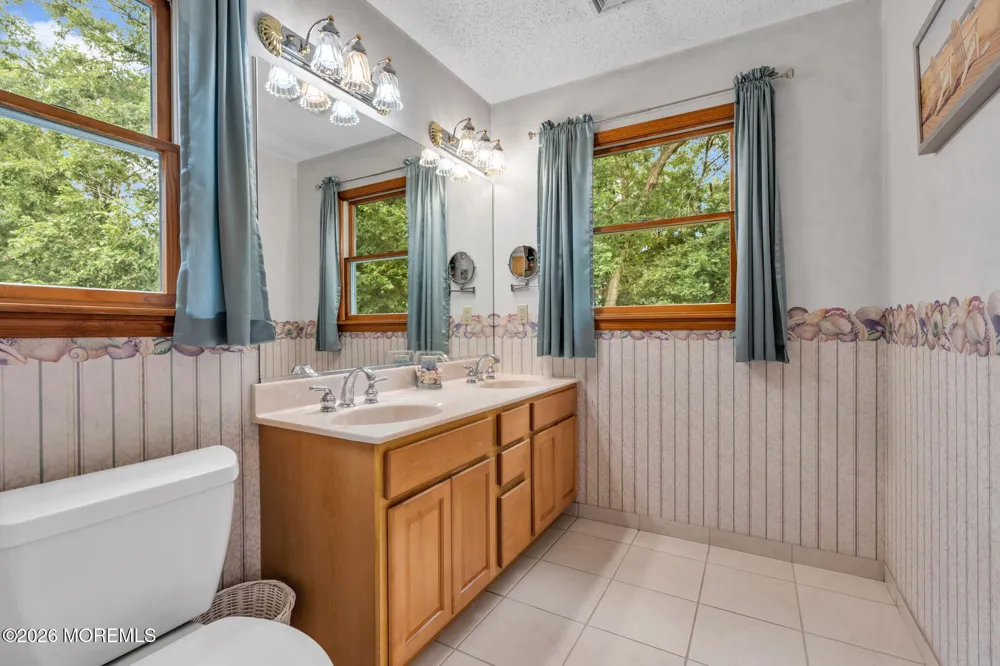 191 Edgemere Court Toms River, NJ 08755