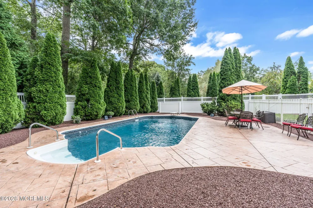 191 Edgemere Court Toms River, NJ 08755
