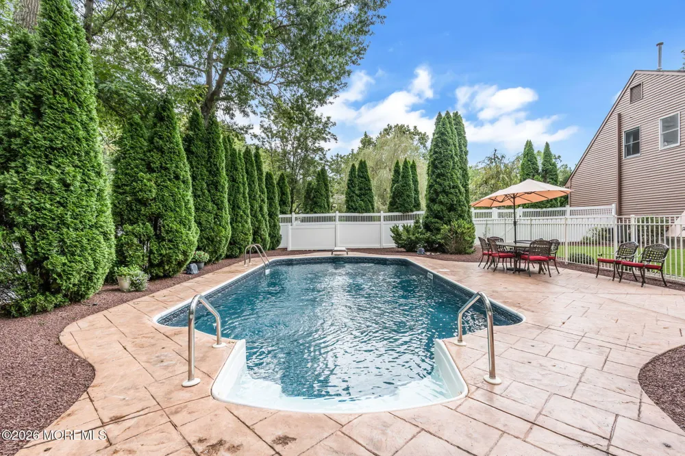 191 Edgemere Court Toms River, NJ 08755