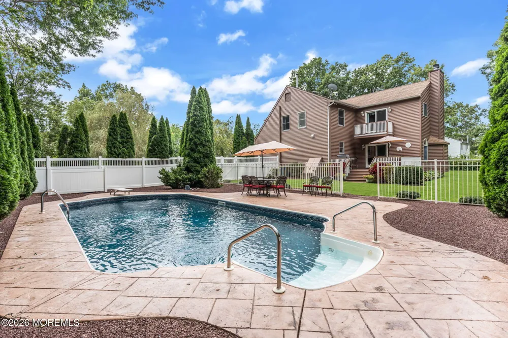 191 Edgemere Court Toms River, NJ 08755