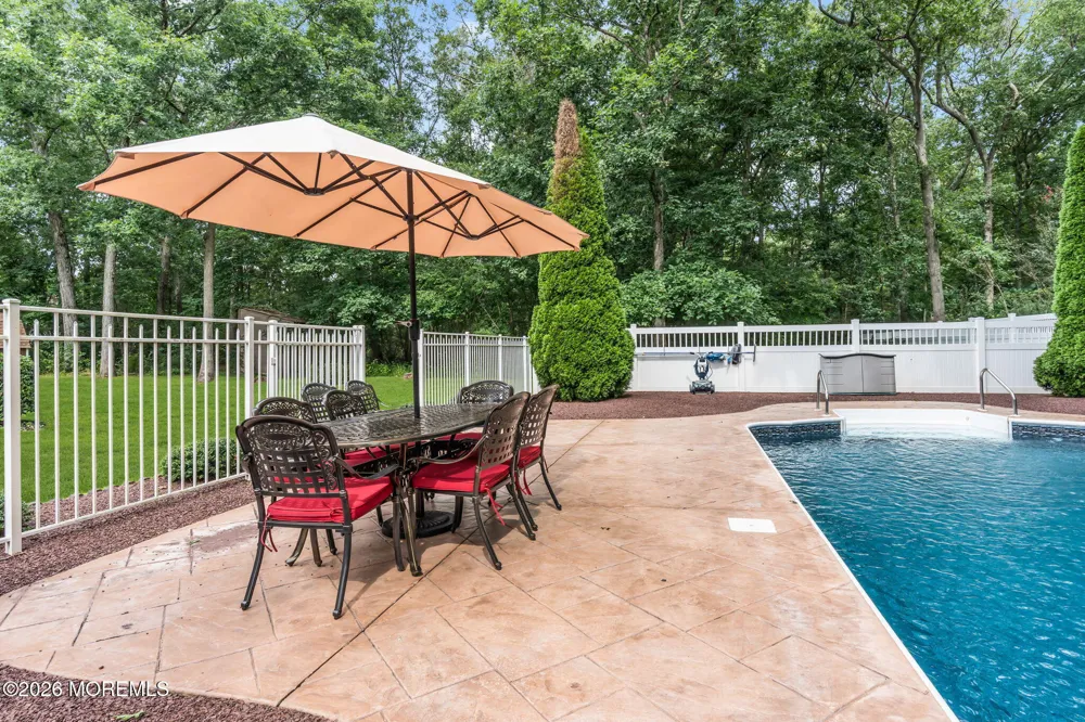 191 Edgemere Court Toms River, NJ 08755