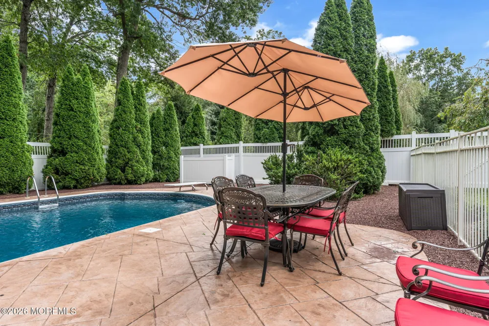191 Edgemere Court Toms River, NJ 08755