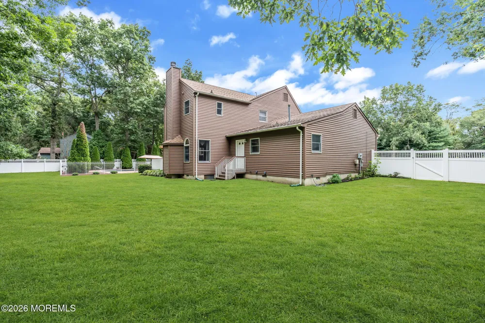 191 Edgemere Court Toms River, NJ 08755