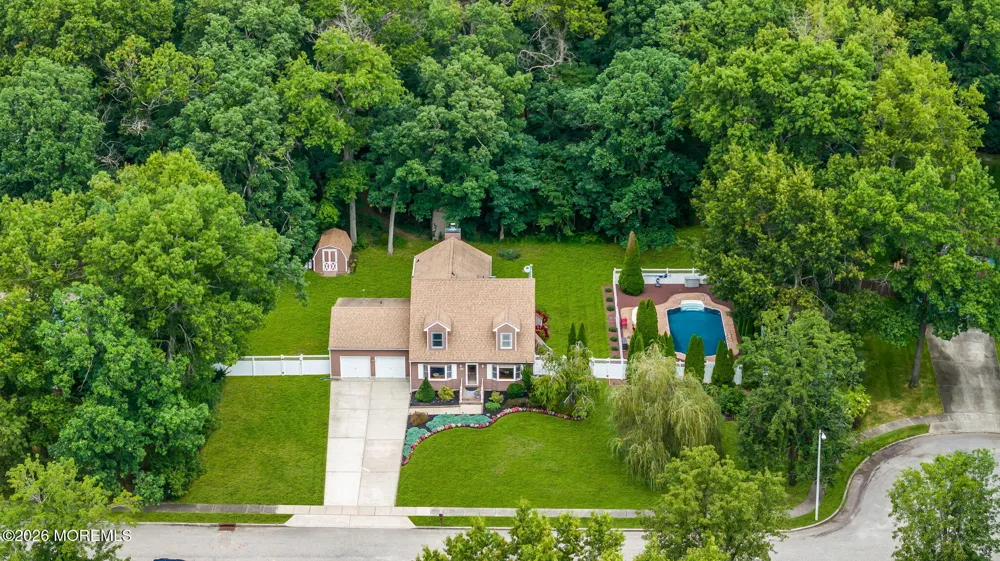 191 Edgemere Court Toms River, NJ 08755