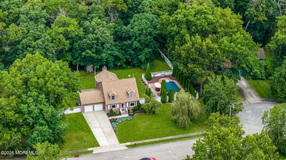 191 Edgemere Court Toms River, NJ 08755