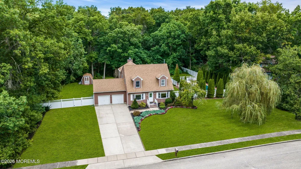 191 Edgemere Court Toms River, NJ 08755