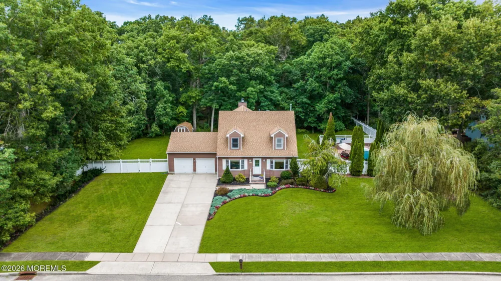 191 Edgemere Court Toms River, NJ 08755