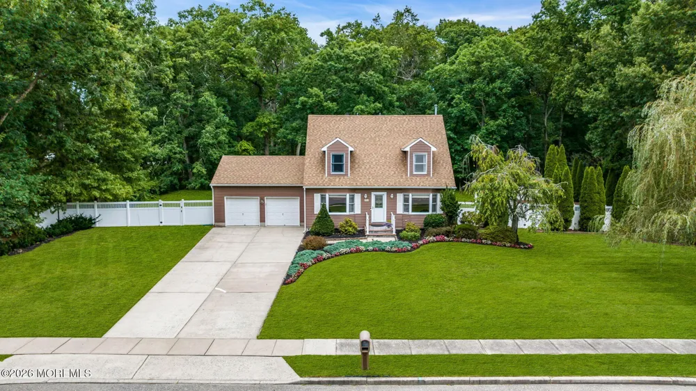191 Edgemere Court Toms River, NJ 08755