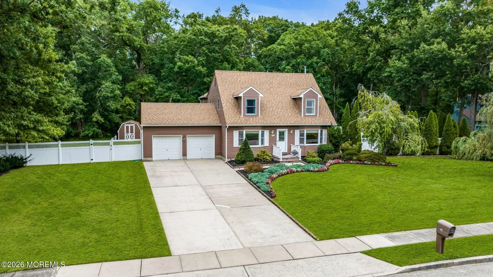 191 Edgemere Court Toms River, NJ 08755