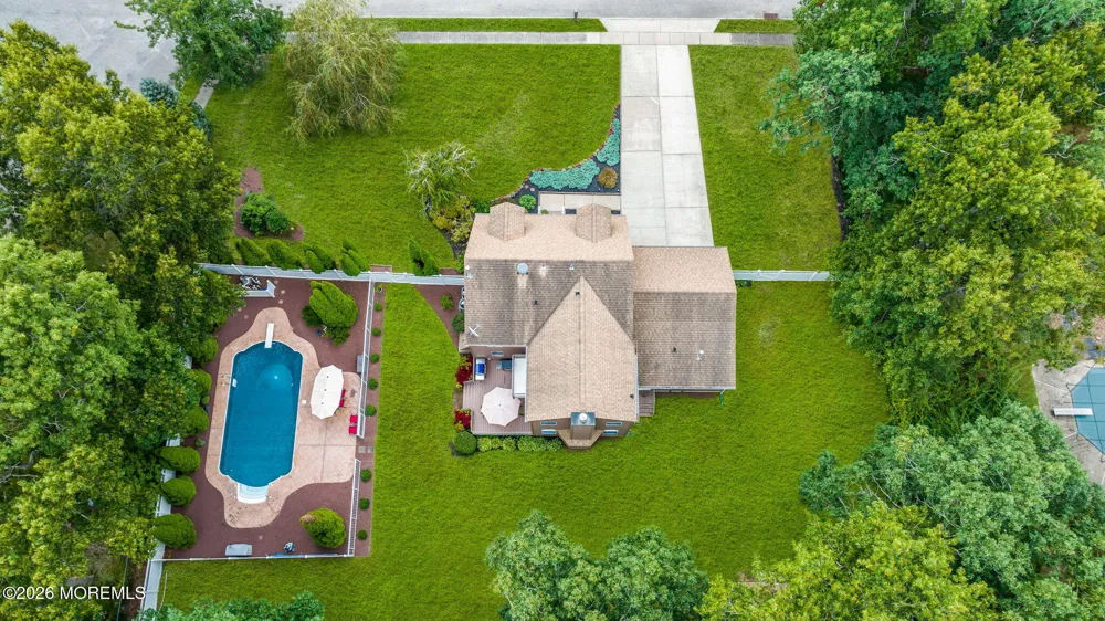 191 Edgemere Court Toms River, NJ 08755