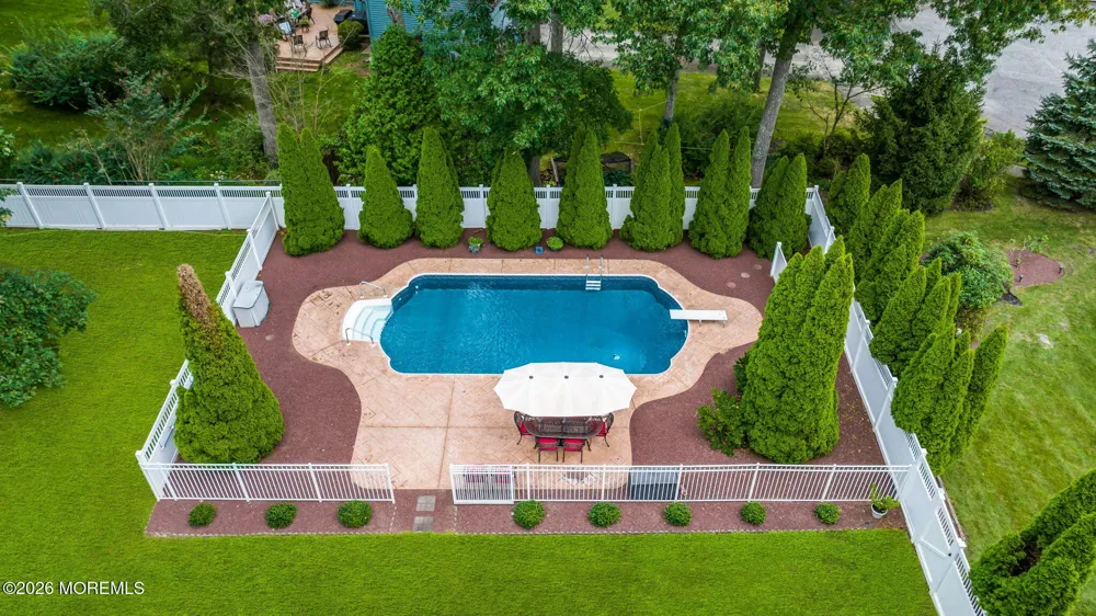 191 Edgemere Court Toms River, NJ 08755