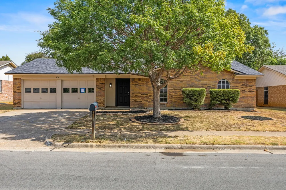 756 NW Charlyne Drive Burleson, TX 76028