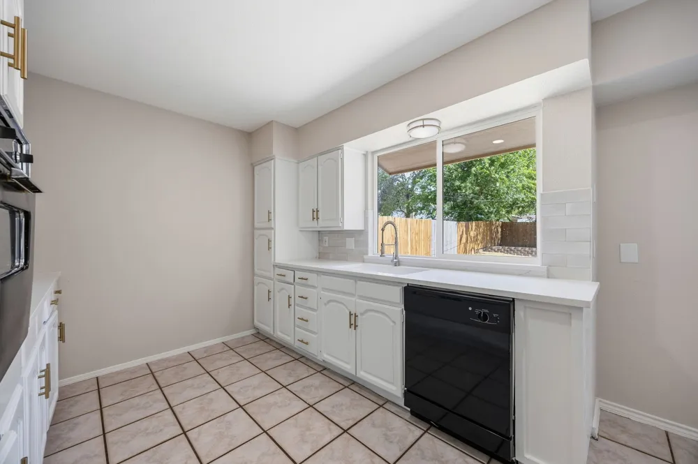 756 NW Charlyne Drive Burleson, TX 76028