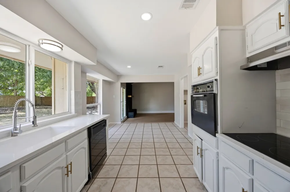 756 NW Charlyne Drive Burleson, TX 76028