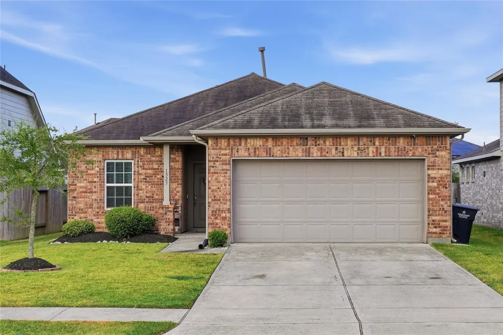 1523 Barras Street Alvin, TX 77511
