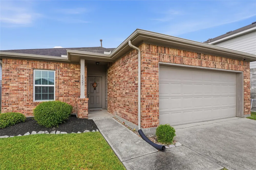 1523 Barras Street Alvin, TX 77511