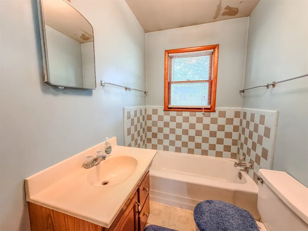 1121 W 4th Street Tahlequah, OK 74464
