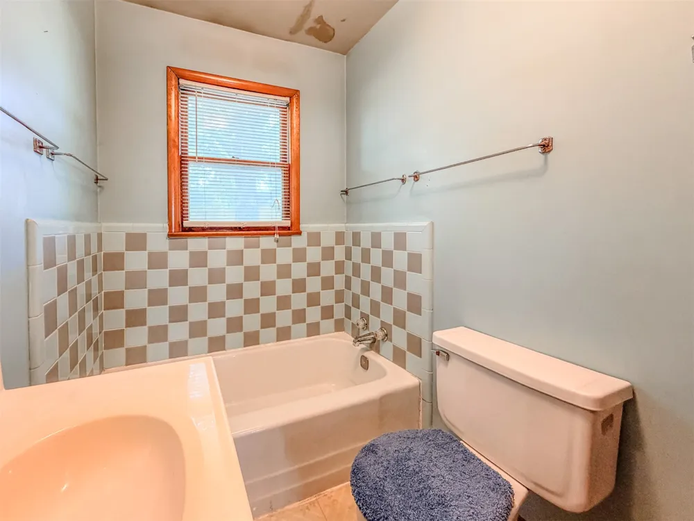 1121 W 4th Street Tahlequah, OK 74464