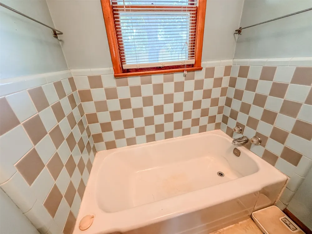 1121 W 4th Street Tahlequah, OK 74464