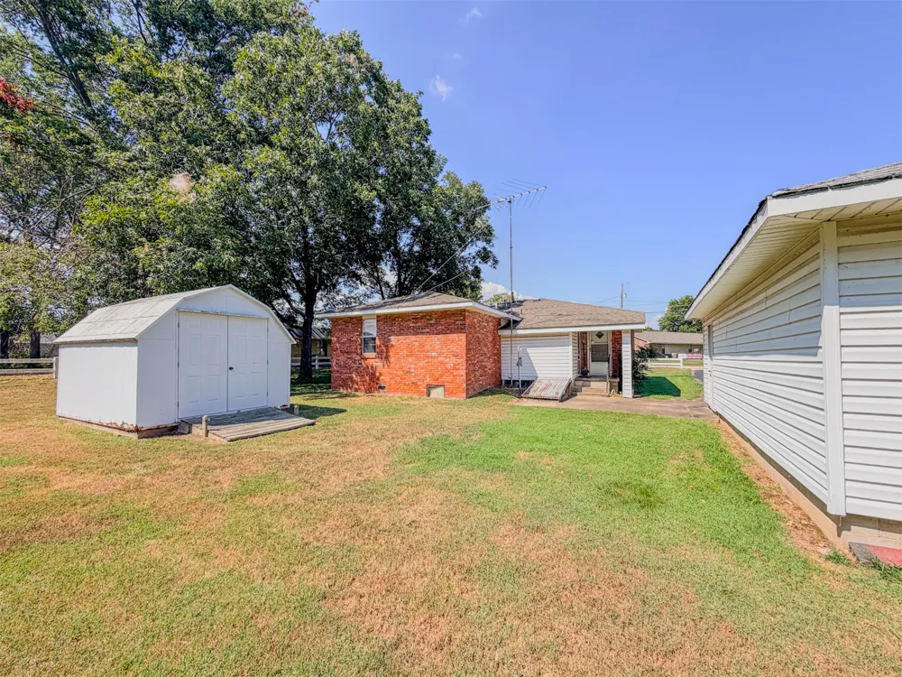 1121 W 4th Street Tahlequah, OK 74464